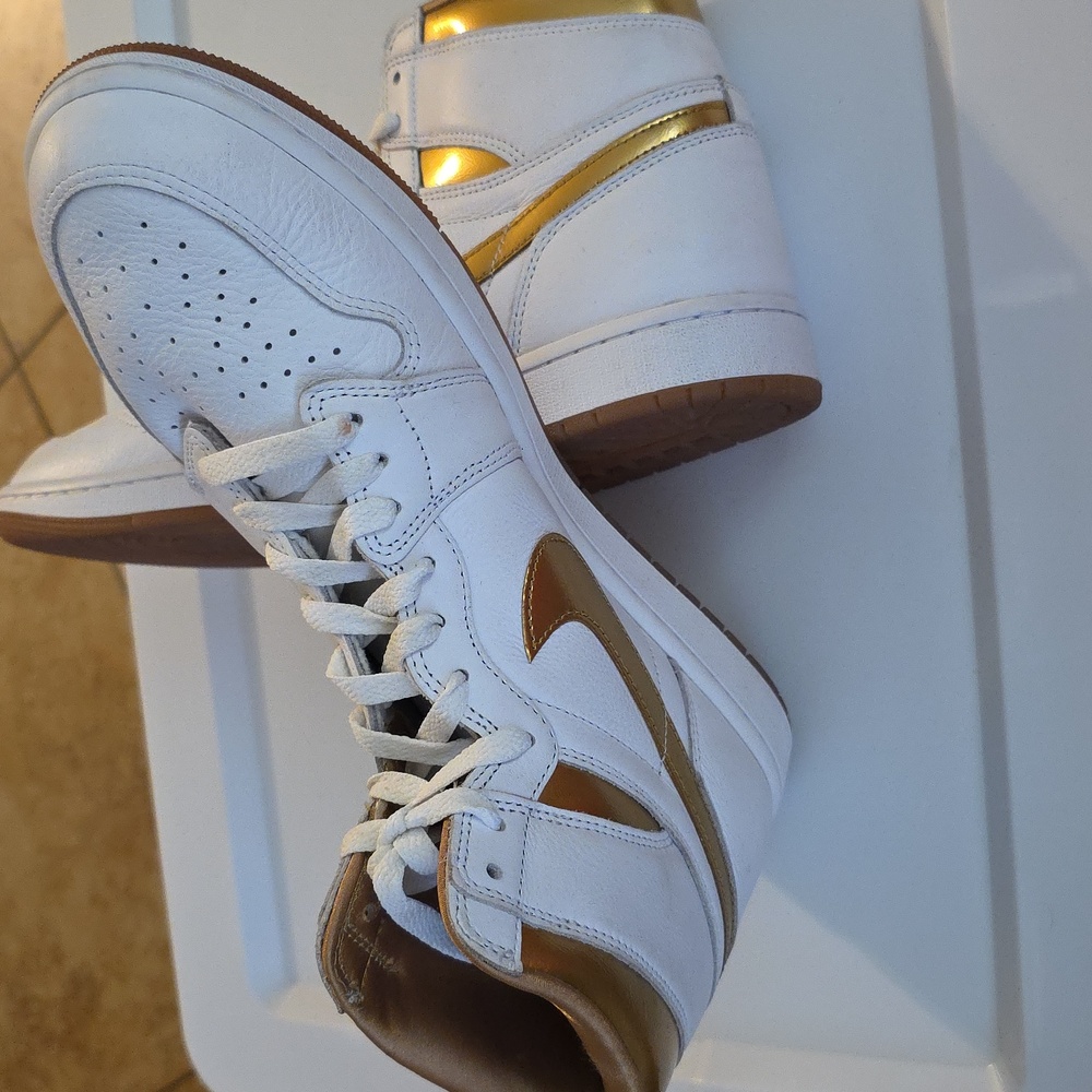Nike Jordan 1 Retro High White Metallic Gold Mens Size 12